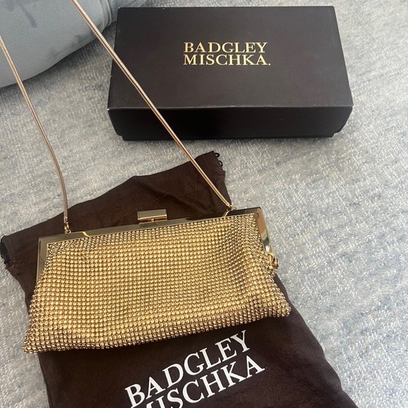 New in Box Badgley Mishka gold framed evening bag with chain and original box - Picture 6 of 11